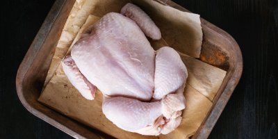 Při výběru kuřecího masa hraje roli nejen barva nebo bílé blanky.