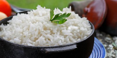 Hrnec vařené rýže