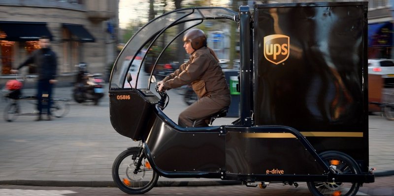 Společnost UPS začala rozvážet balíky pomocí elektrokol Společnost UPS začala rozvážet balíky pomocí elektrokol
